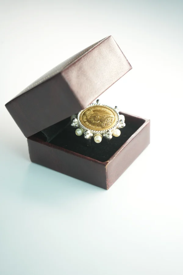 Vintage Queen Coin Ring with Pearls – Antique Silver Finish (18K Dual-Tone Plated) - Image 3