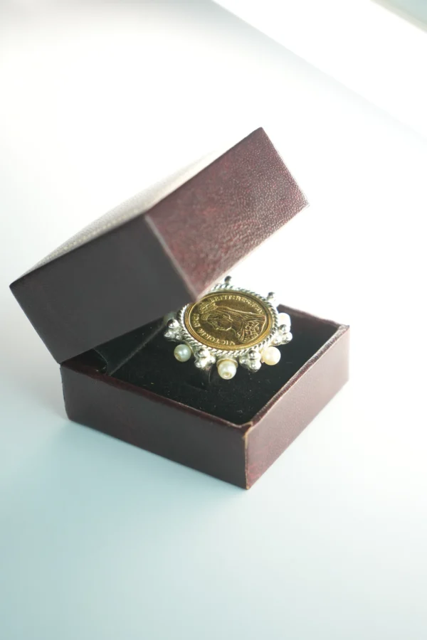 Vintage Queen Coin Ring with Pearls – Antique Silver Finish (18K Dual-Tone Plated) - Image 2