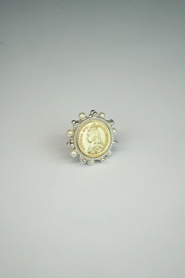 Vintage Queen Coin Ring with Pearls – Antique Silver Finish (18K Dual-Tone Plated) - Image 4